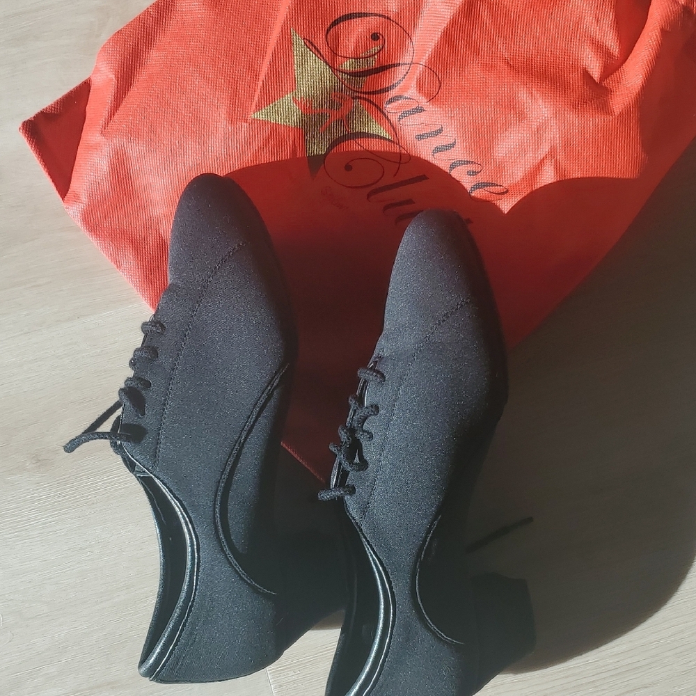 Gray Dance Shoes with Red Bag - Picture 3 of 5